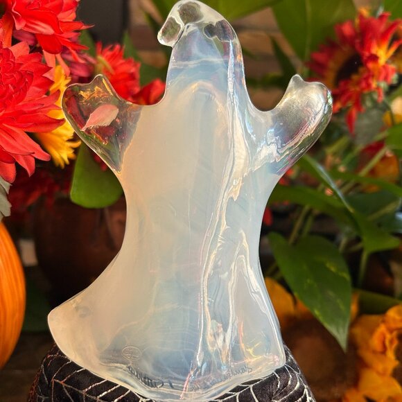 MINT 2005 Fenton Art Glass Halloween Ghost, Signed by J. Cutshaw - Picture 5 of 13